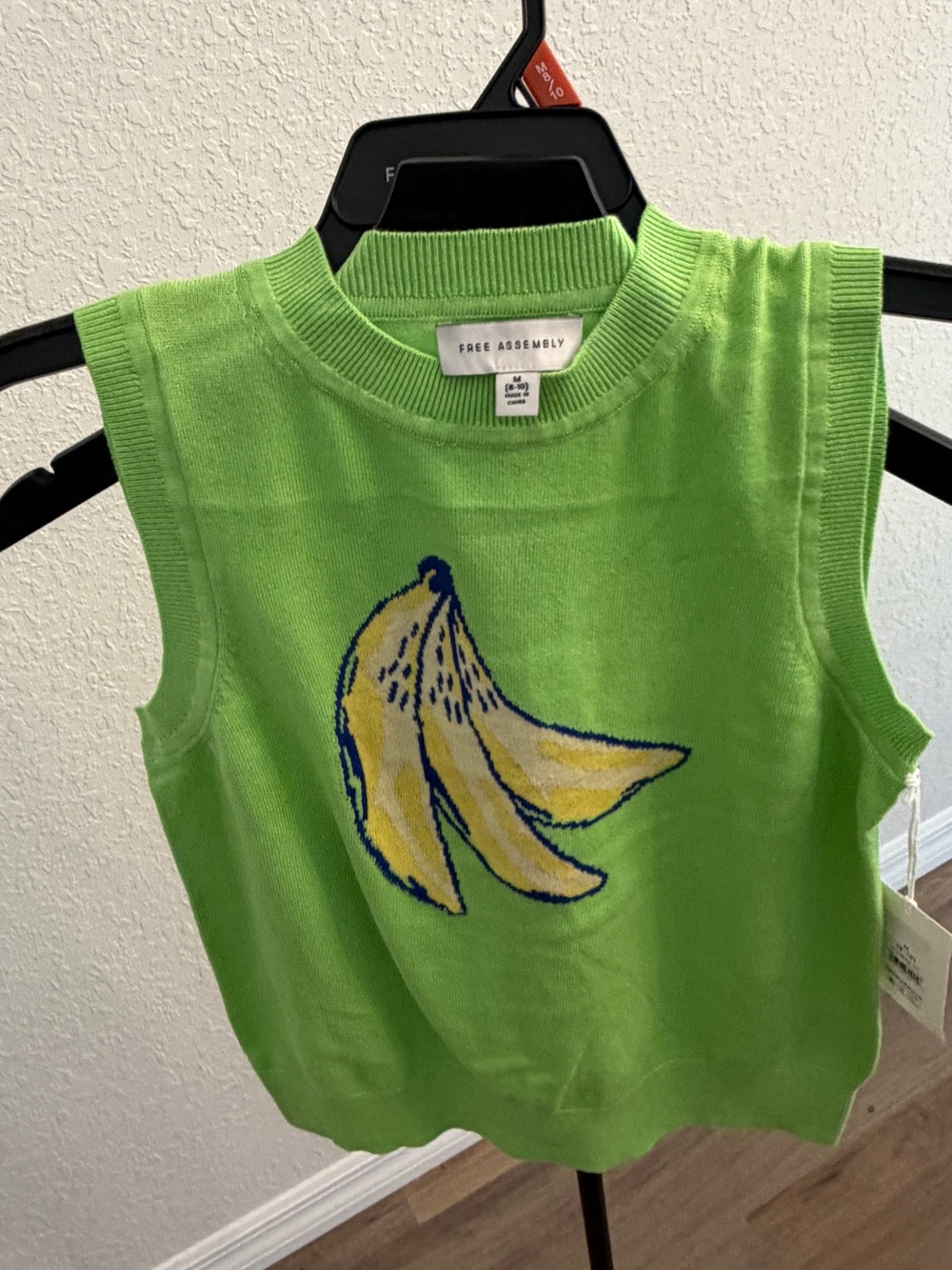 Sleeveless Green Banana Graphic Knit Top - Picture 2 of 2